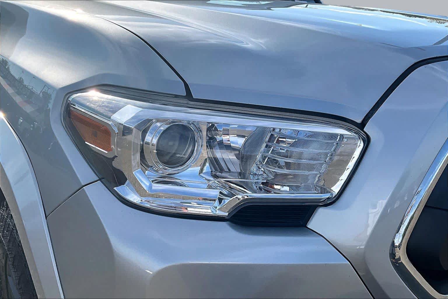 Used 2022 Toyota Tacoma SR5 w/ Technology Package AWD/4WD image 27