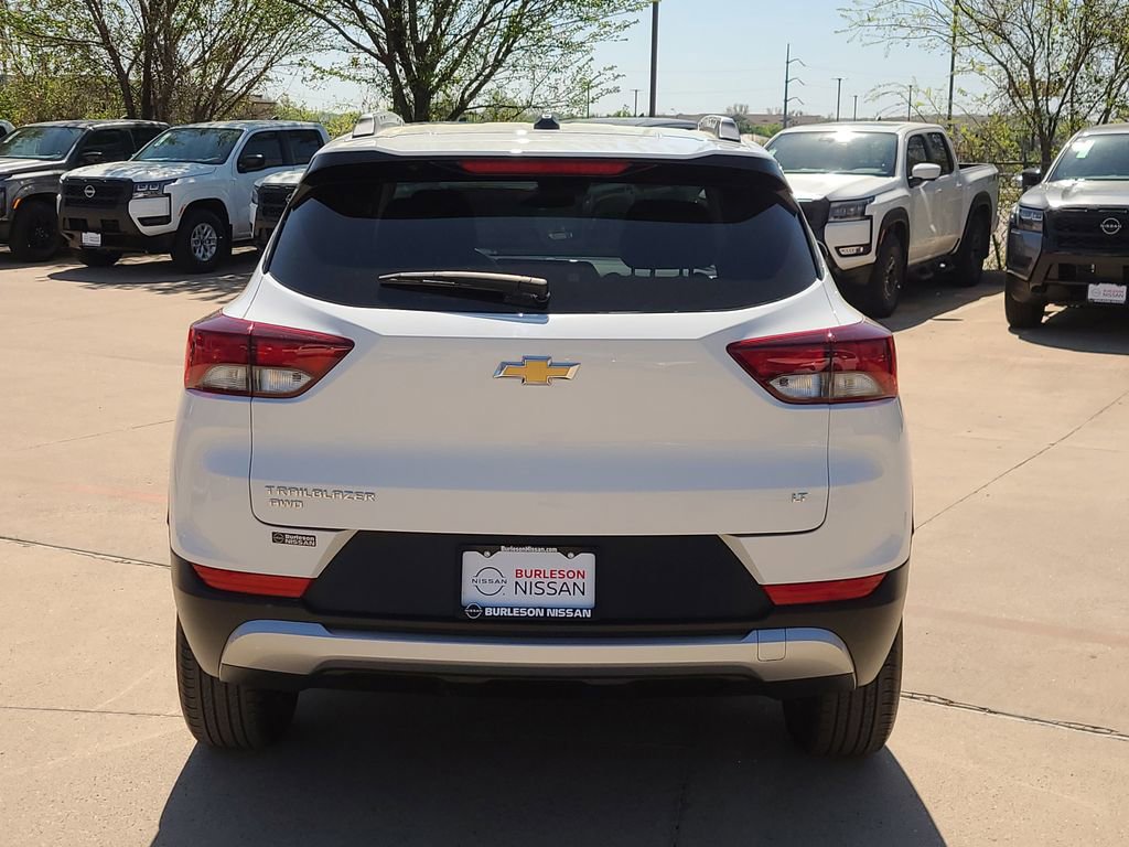 Used 2025 Chevrolet TrailBlazer LT AWD/4WD image 3