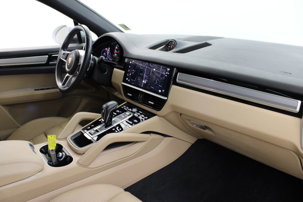 Certified 2023 Porsche Cayenne Platinum Edition image 32