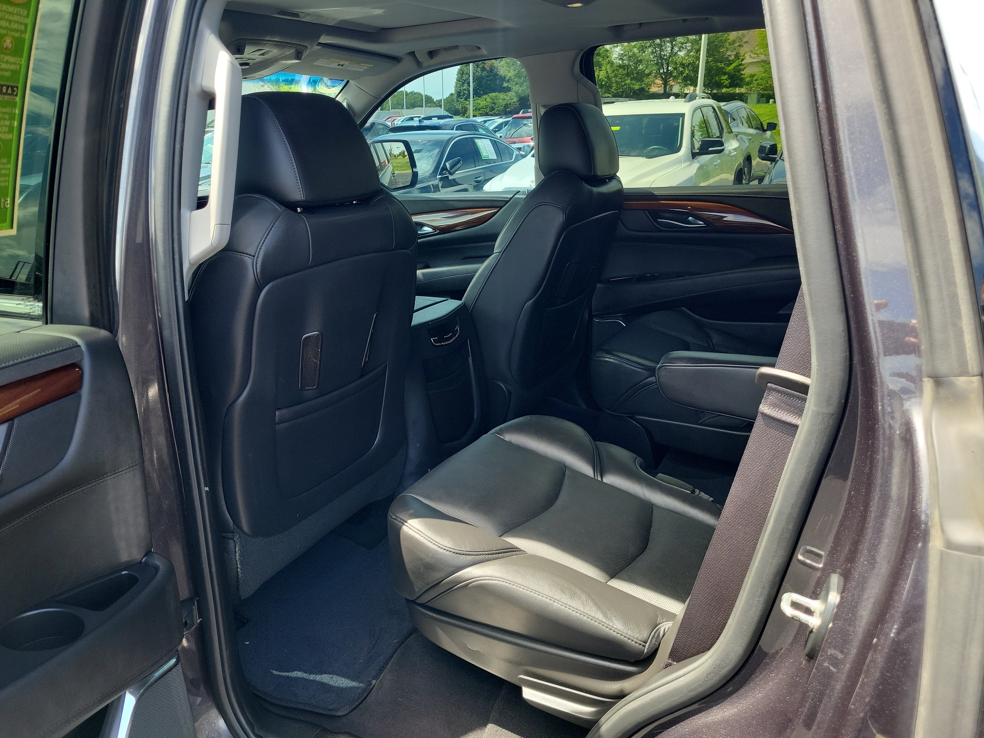 Used 2015 Cadillac Escalade Luxury AWD/4WD image 14