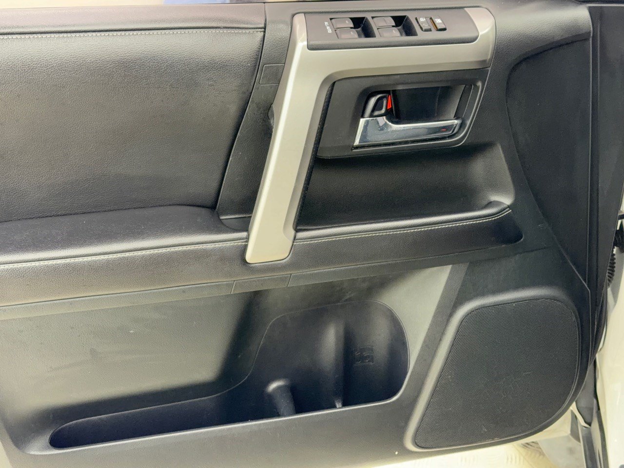 Used 2016 Toyota 4Runner SR5 RWD image 14
