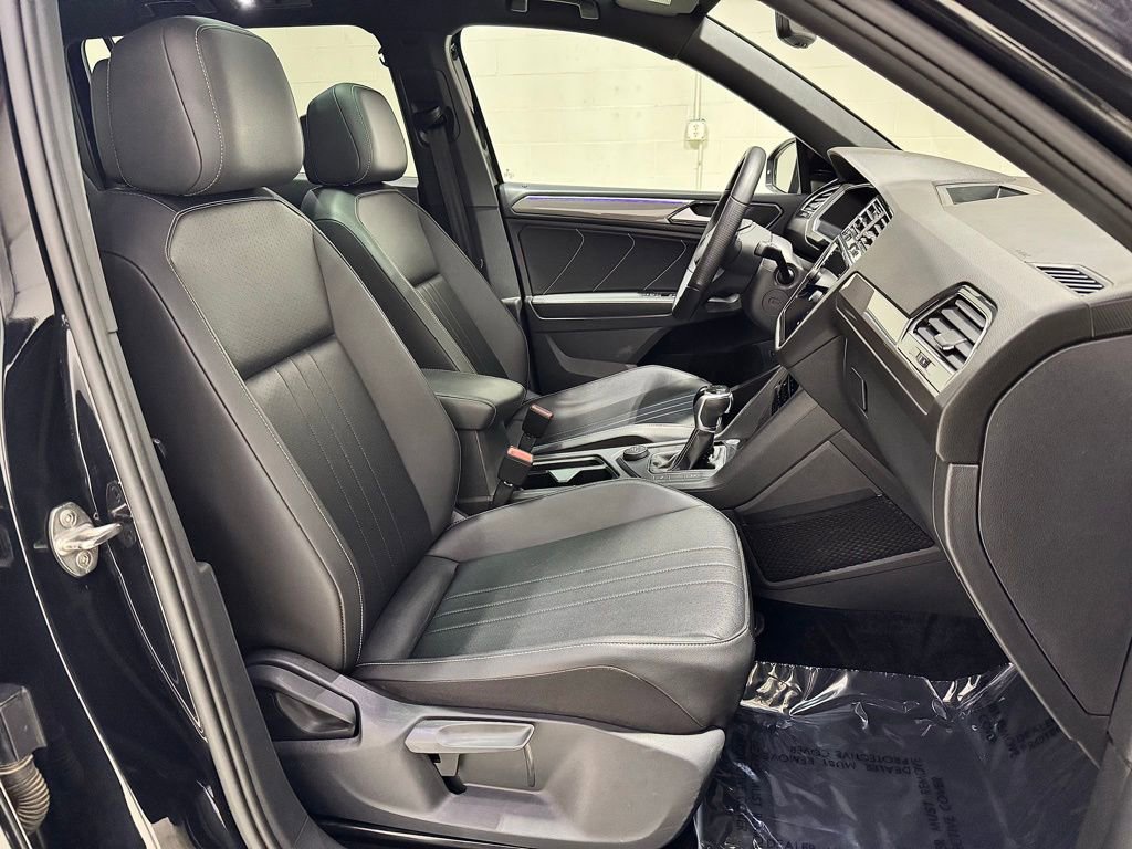 Used 2022 Volkswagen Tiguan SE R-Line image 31