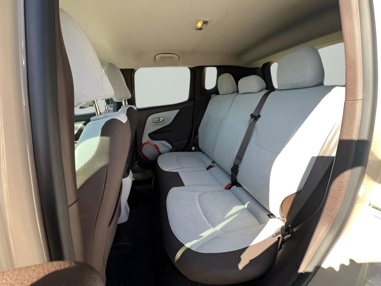 Used 2015 Jeep Renegade Latitude image 10