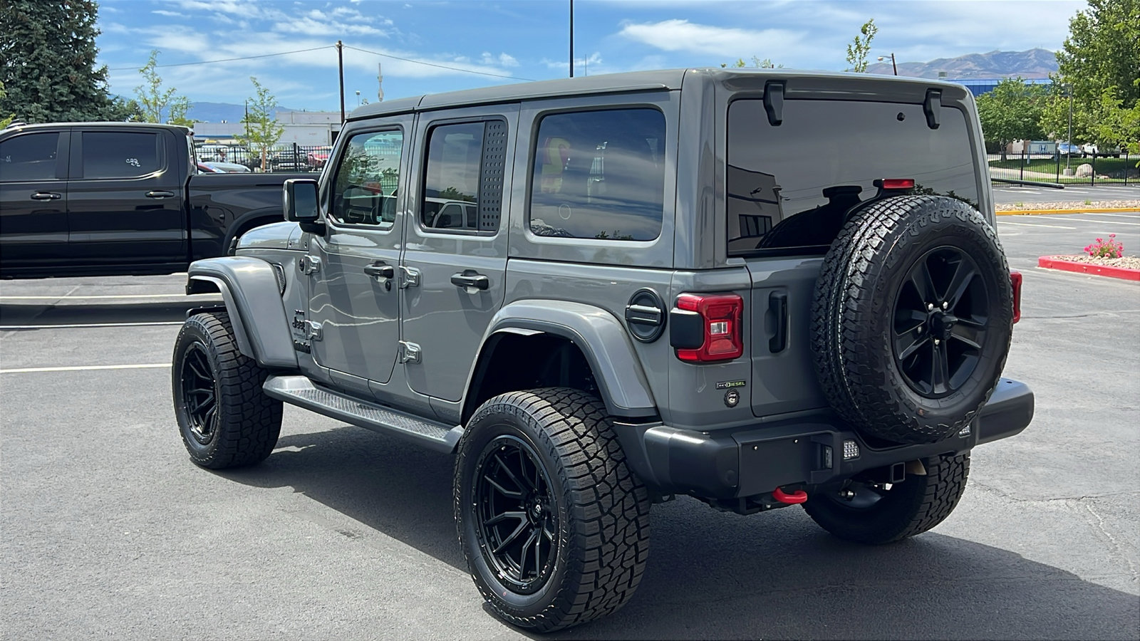 Used 2022 Jeep Wrangler Unlimited Sahara AWD/4WD image 7