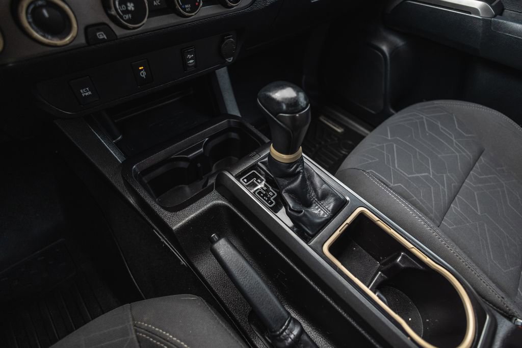 Used 2016 Toyota Tacoma TRD Sport image 22