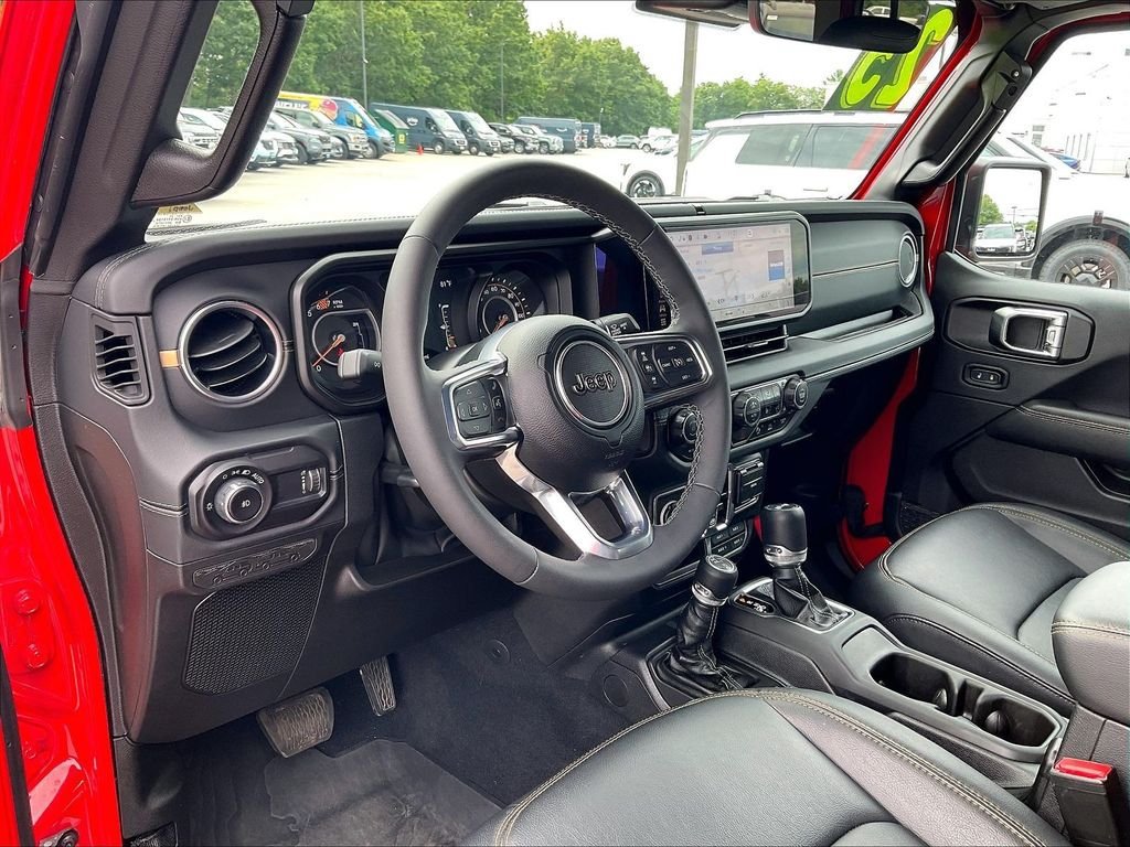 Used 2025 Jeep Wrangler Unlimited Sahara AWD/4WD image 8