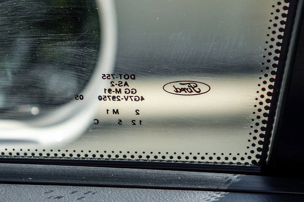 Used 2005 Ford GT image 76