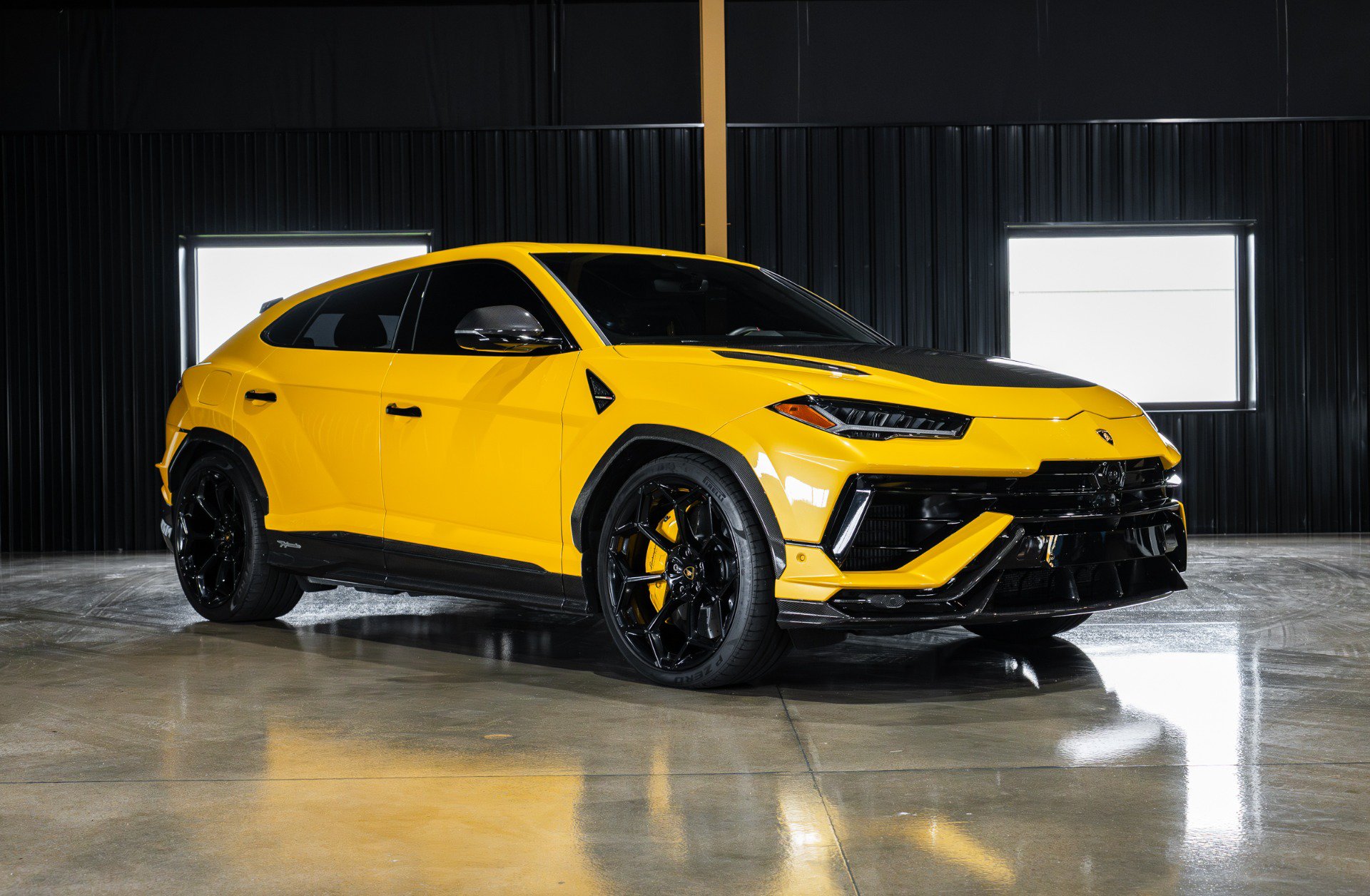 Used 2024 Lamborghini Urus Performante AWD/4WD image 2