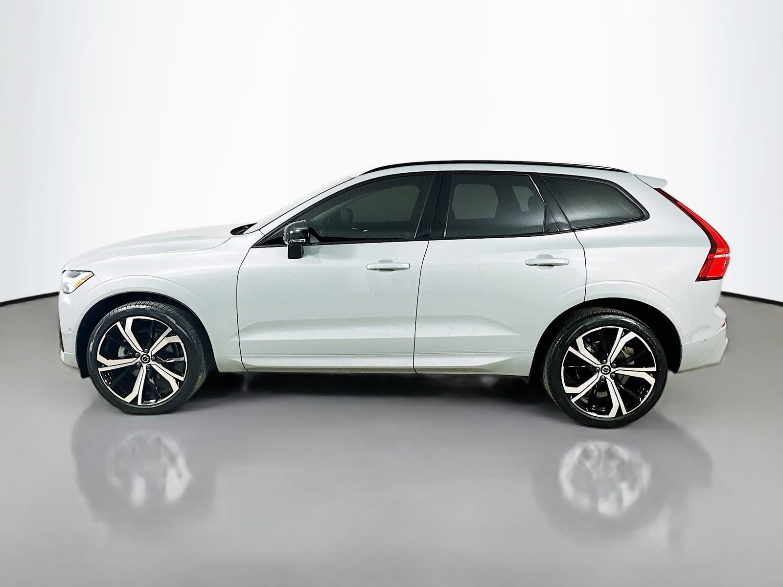 Used 2024 Volvo XC60 B5 Ultimate w/ Protection Package Premier AWD/4WD image 8