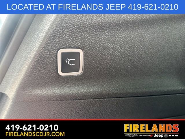 Used 2024 Chrysler Pacifica Limited w/ S Appearance Package FWD image 14