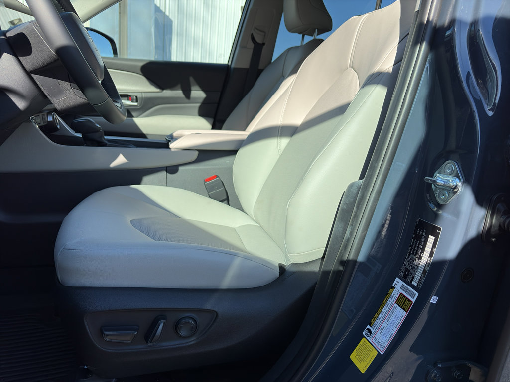 Used 2026 Toyota Grand Highlander XLE image 8