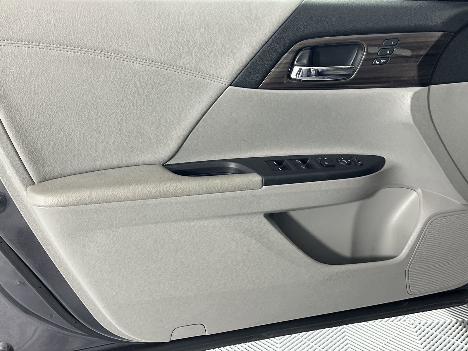 Used 2017 Honda Accord EX-L image 29