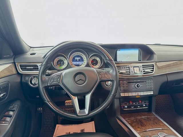 Used 2016 Mercedes-Benz E 400 4MATIC Sedan image 25