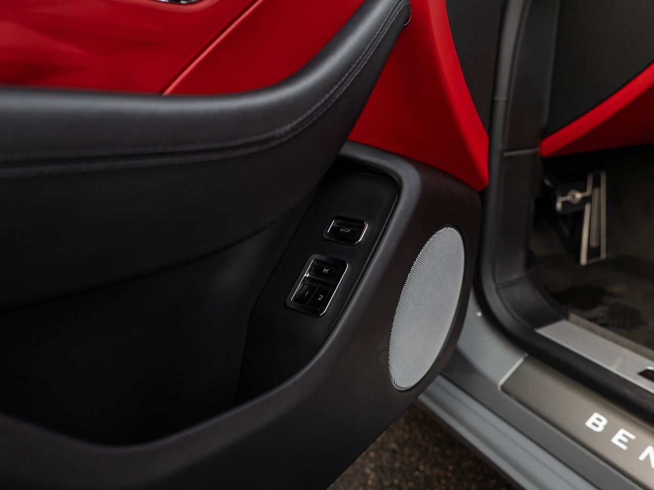 Used 2022 Bentley Flying Spur V8 image 31