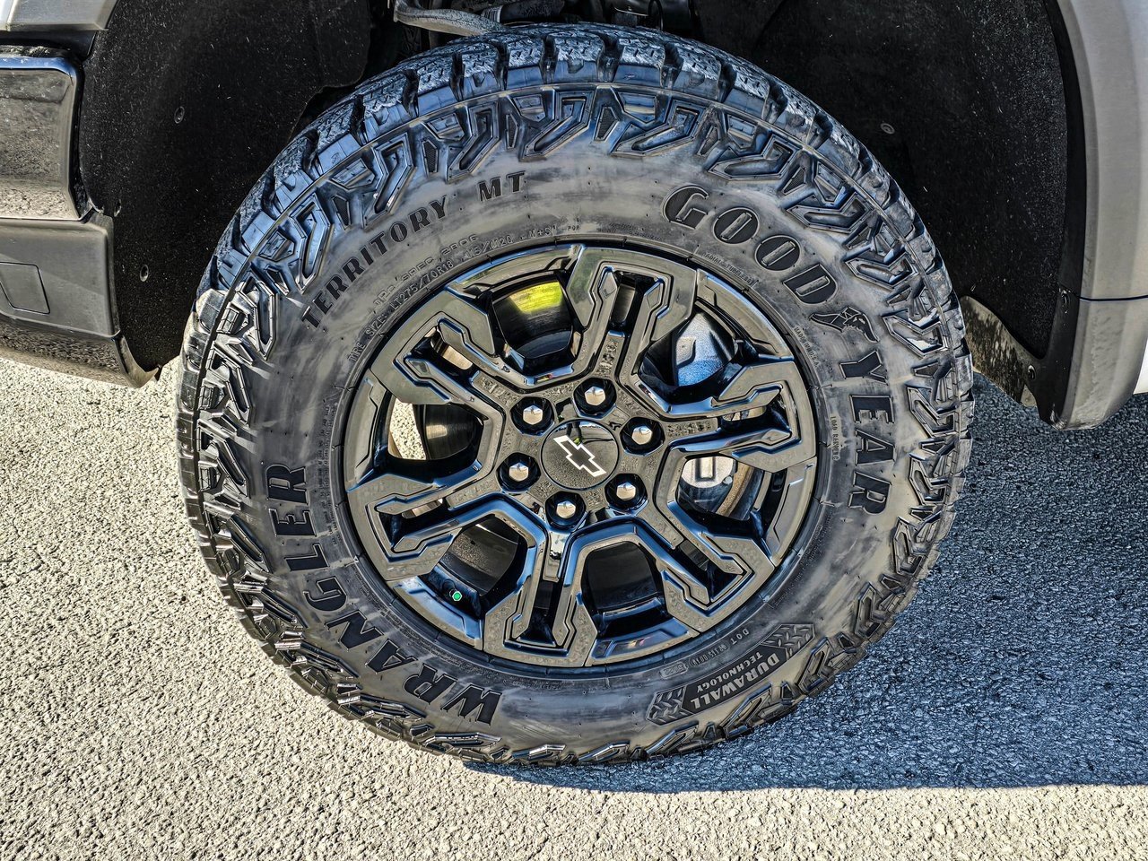 Used 2023 Chevrolet Silverado 1500 ZR2 w/ Technology Package image 8