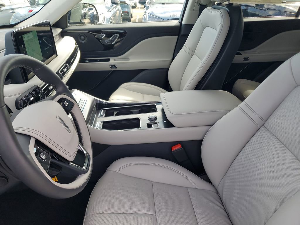 New 2025 Lincoln Aviator 2WD w/ Equipment Group 101A image 22