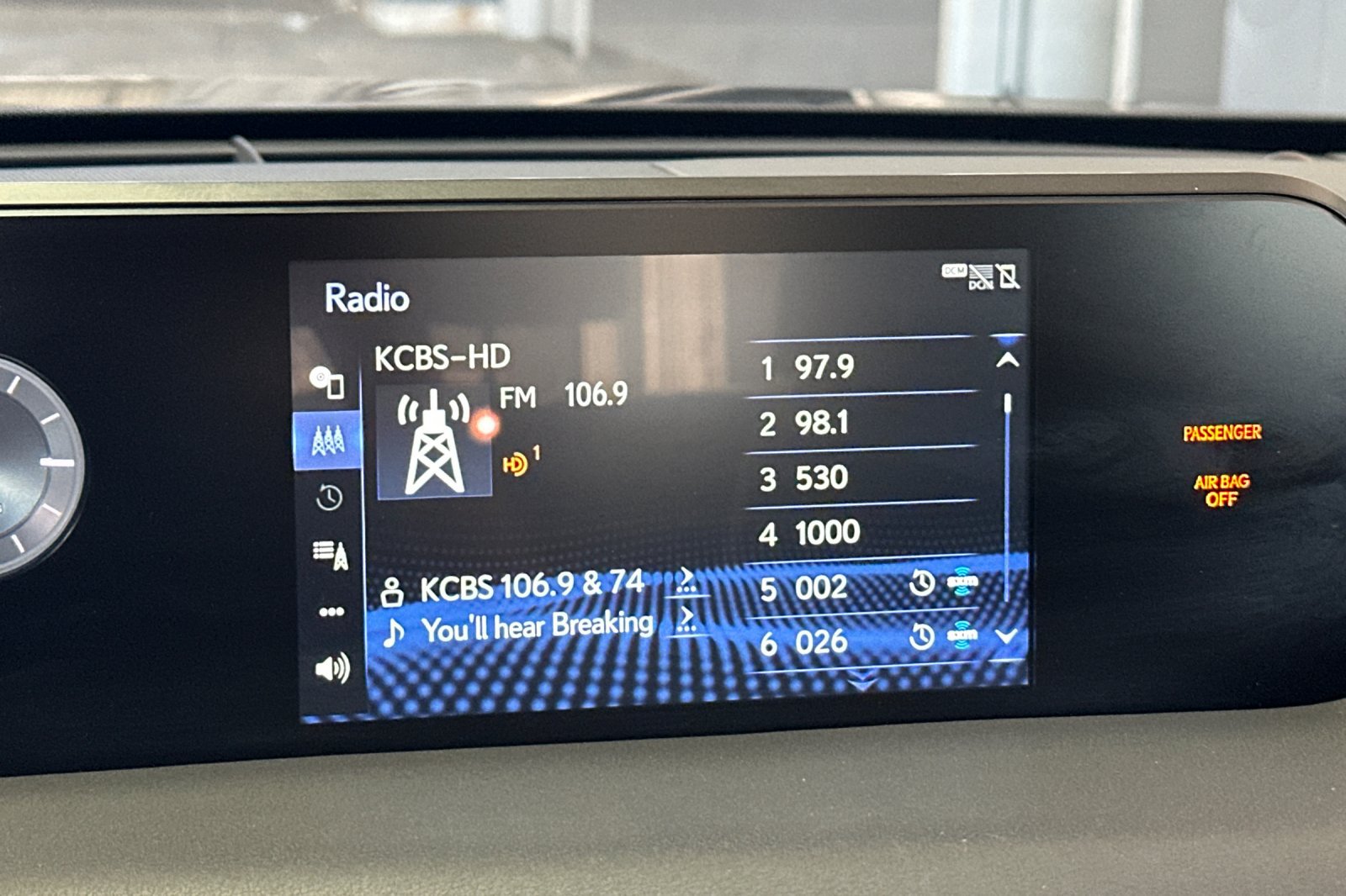 Used 2022 Lexus UX 200 w/ Accessory Package (Z2) FWD image 21