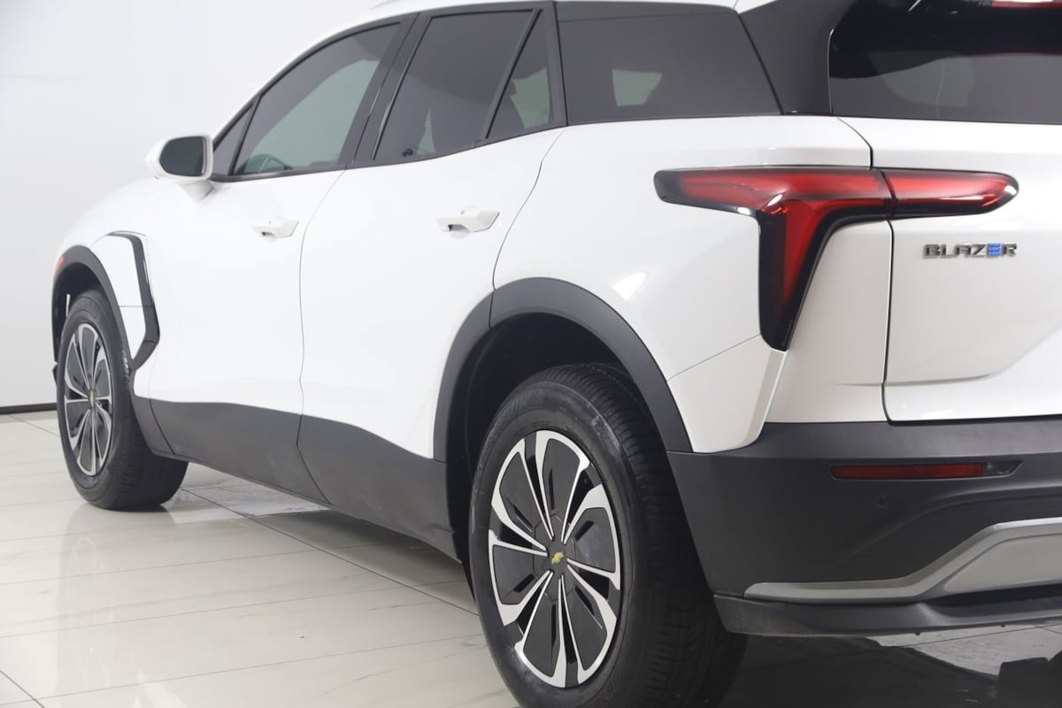 Used 2025 Chevrolet Blazer EV LT AWD/4WD image 22