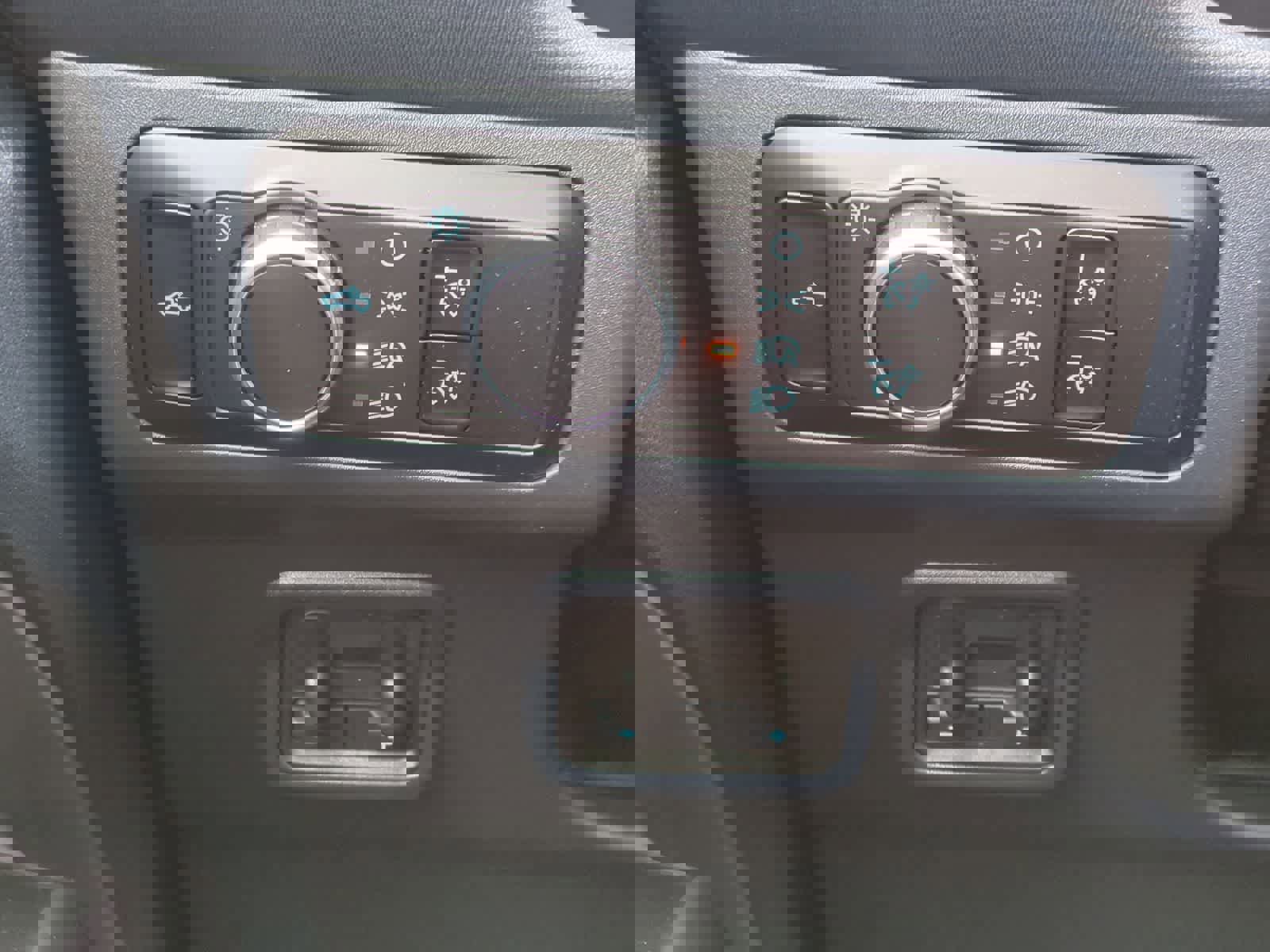 New 2025 Ford Maverick XLT w/ XLT Luxury Package image 29