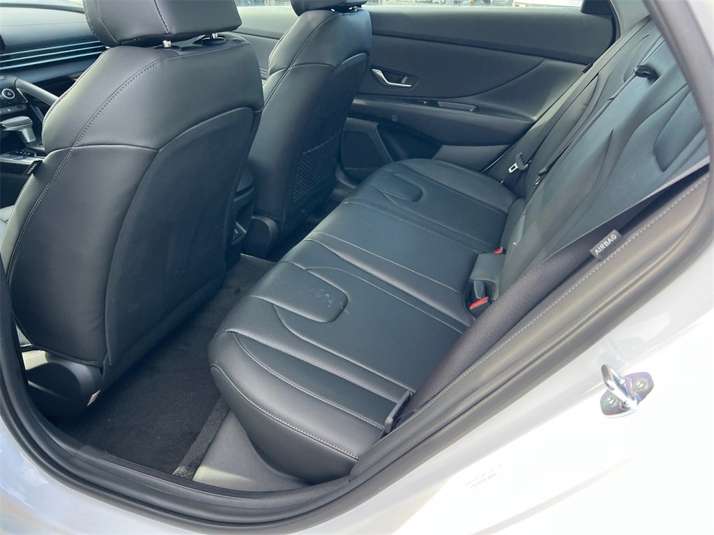 Used 2025 Hyundai Elantra Limited image 20
