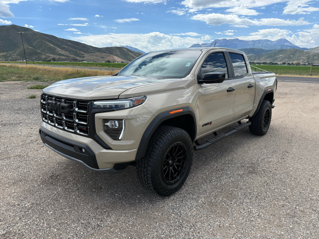 Used 2024 GMC Canyon AT4 w/ Technology Package AWD/4WD image 3
