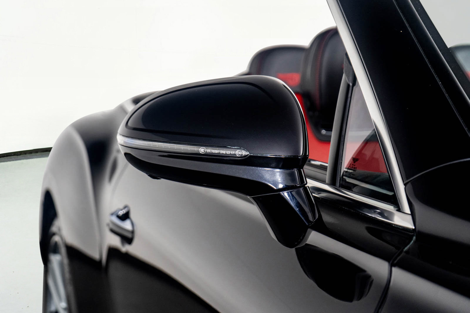 Used 2023 Bentley Continental GT V8 image 33