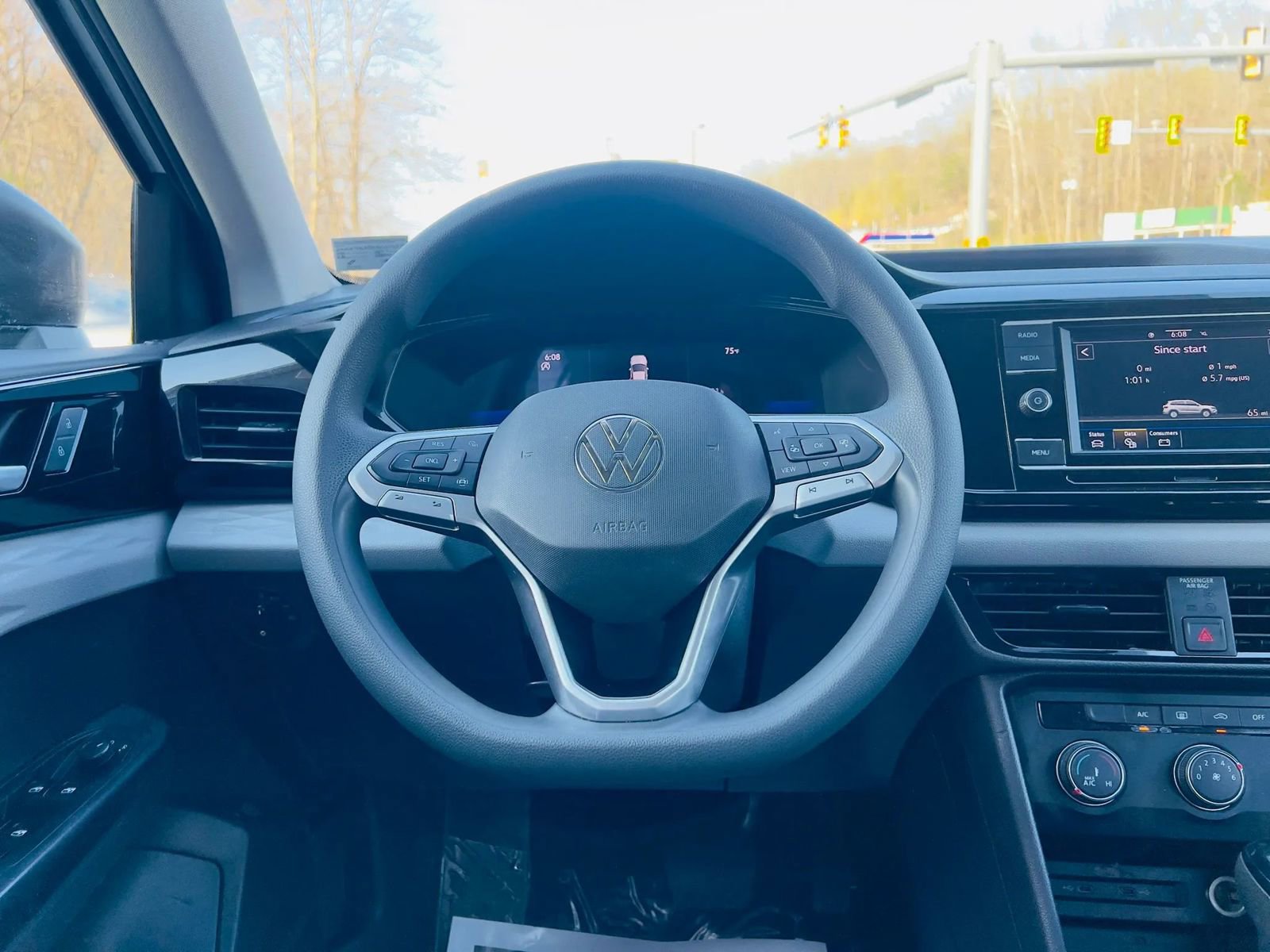 Used 2022 Volkswagen Taos S image 19