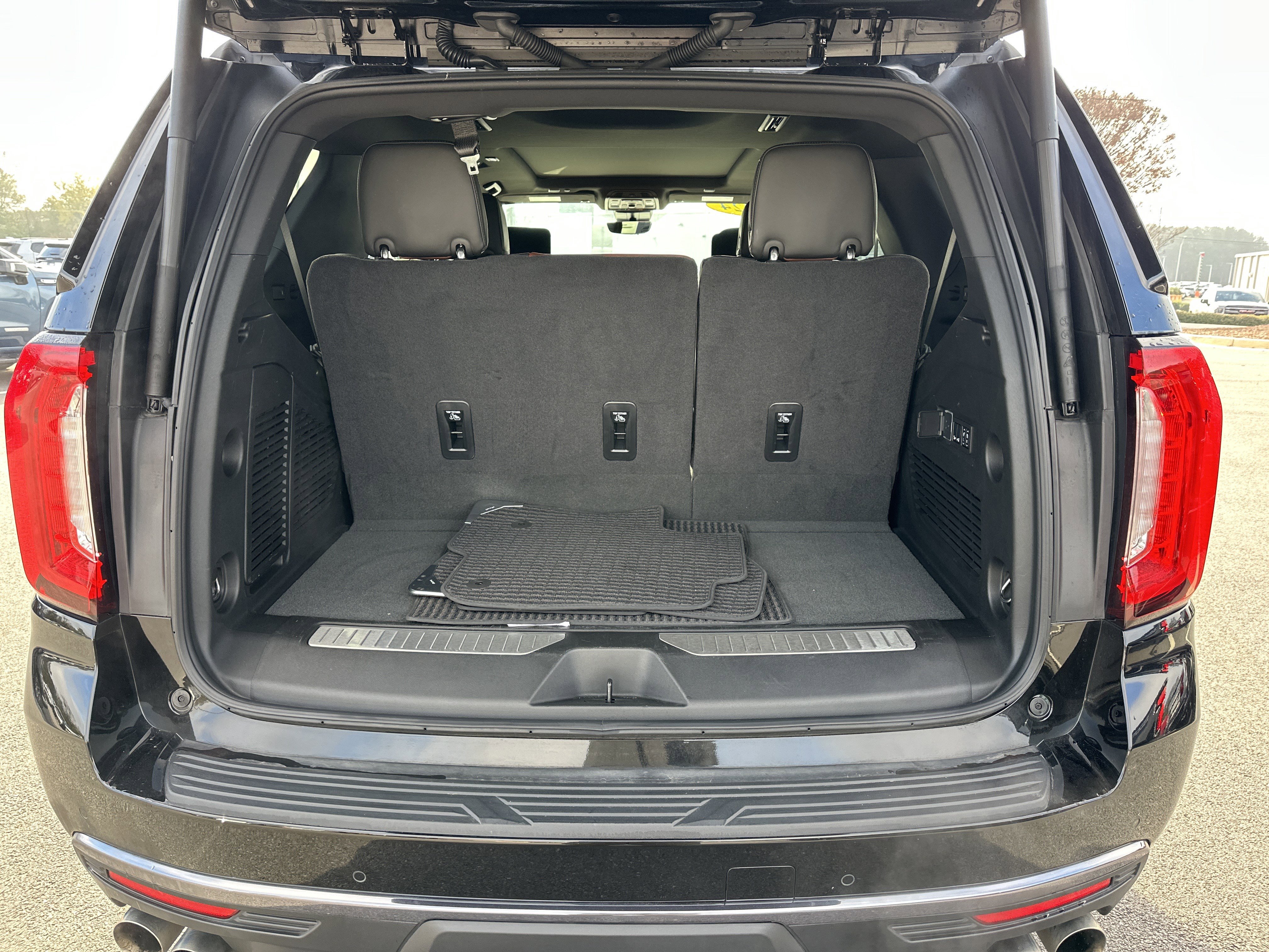 Certified 2024 GMC Yukon Denali Ultimate image 21