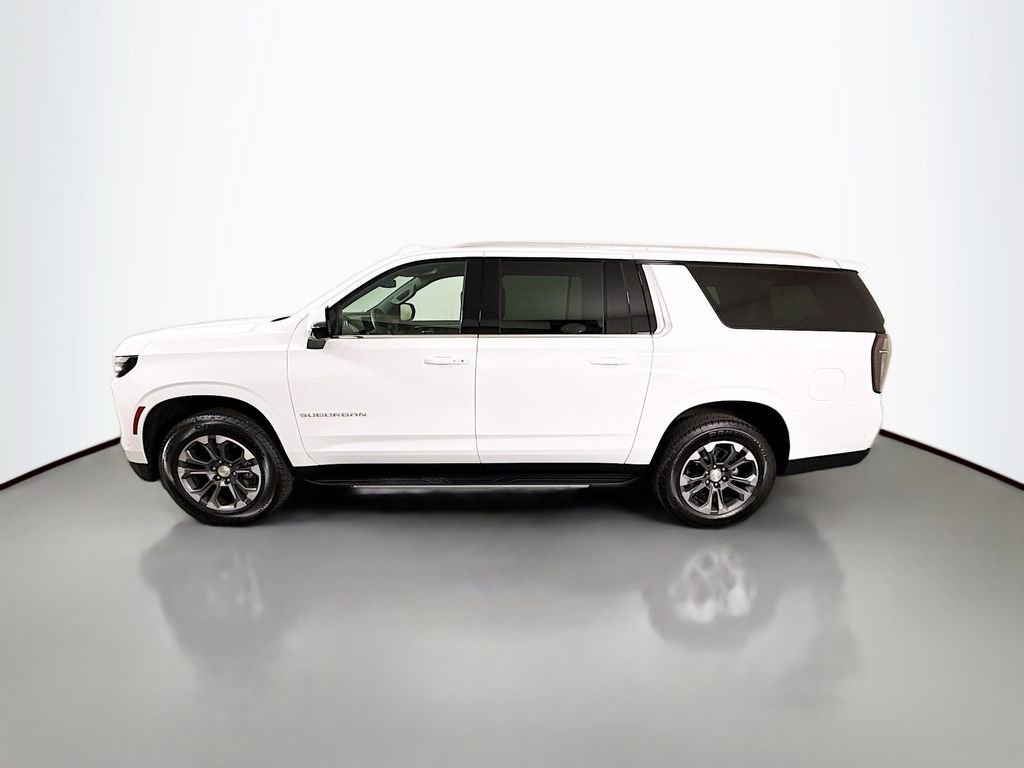 Used 2025 Chevrolet Suburban LT w/ Comfort Package AWD/4WD image 4
