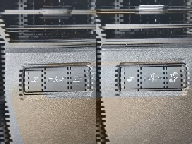 Used 2025 Nissan Altima 2.5 SV FWD image 29