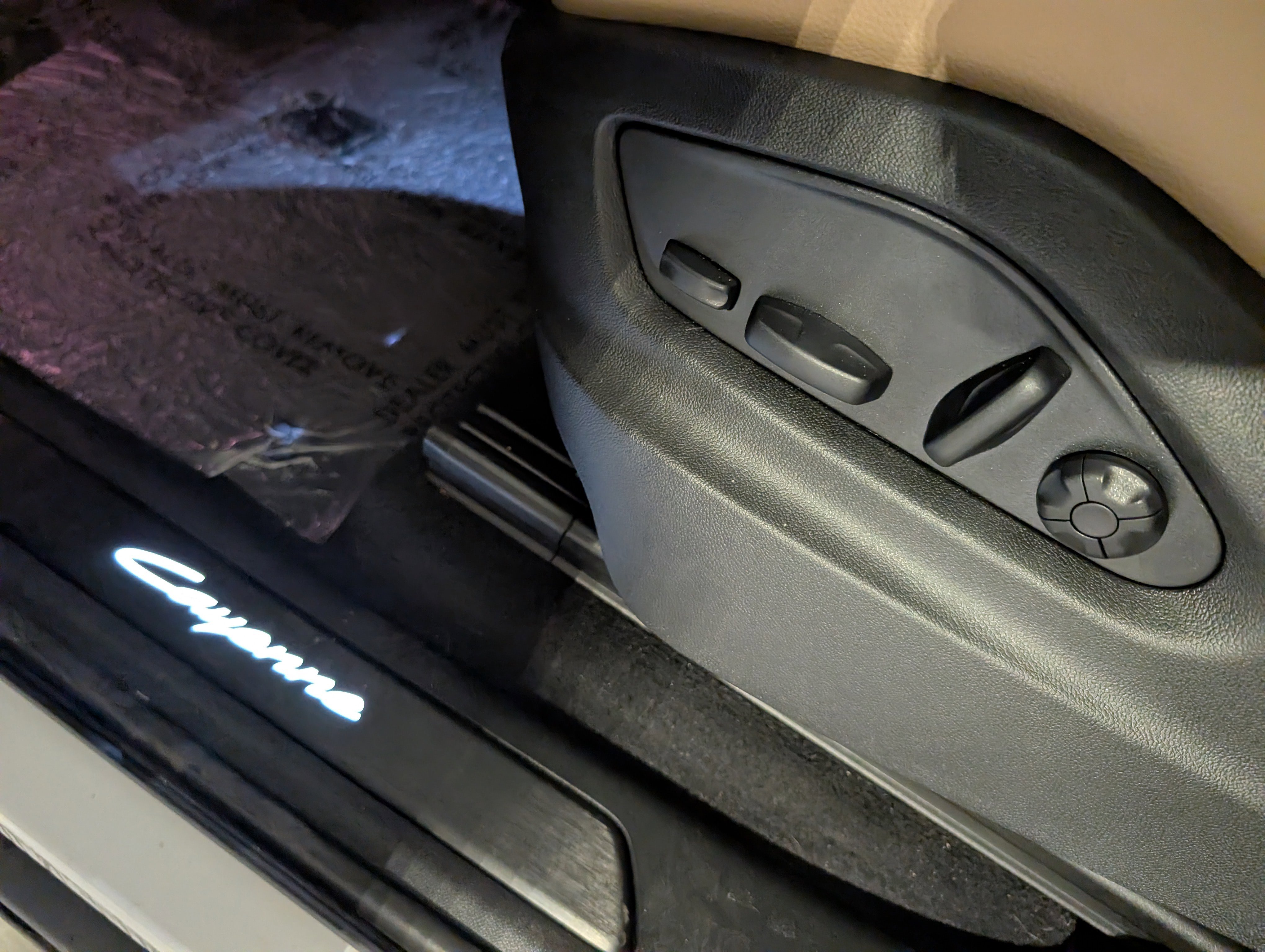 Used 2025 Porsche Cayenne image 27