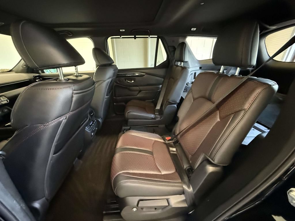 Used 2025 Honda Pilot Black Edition image 19