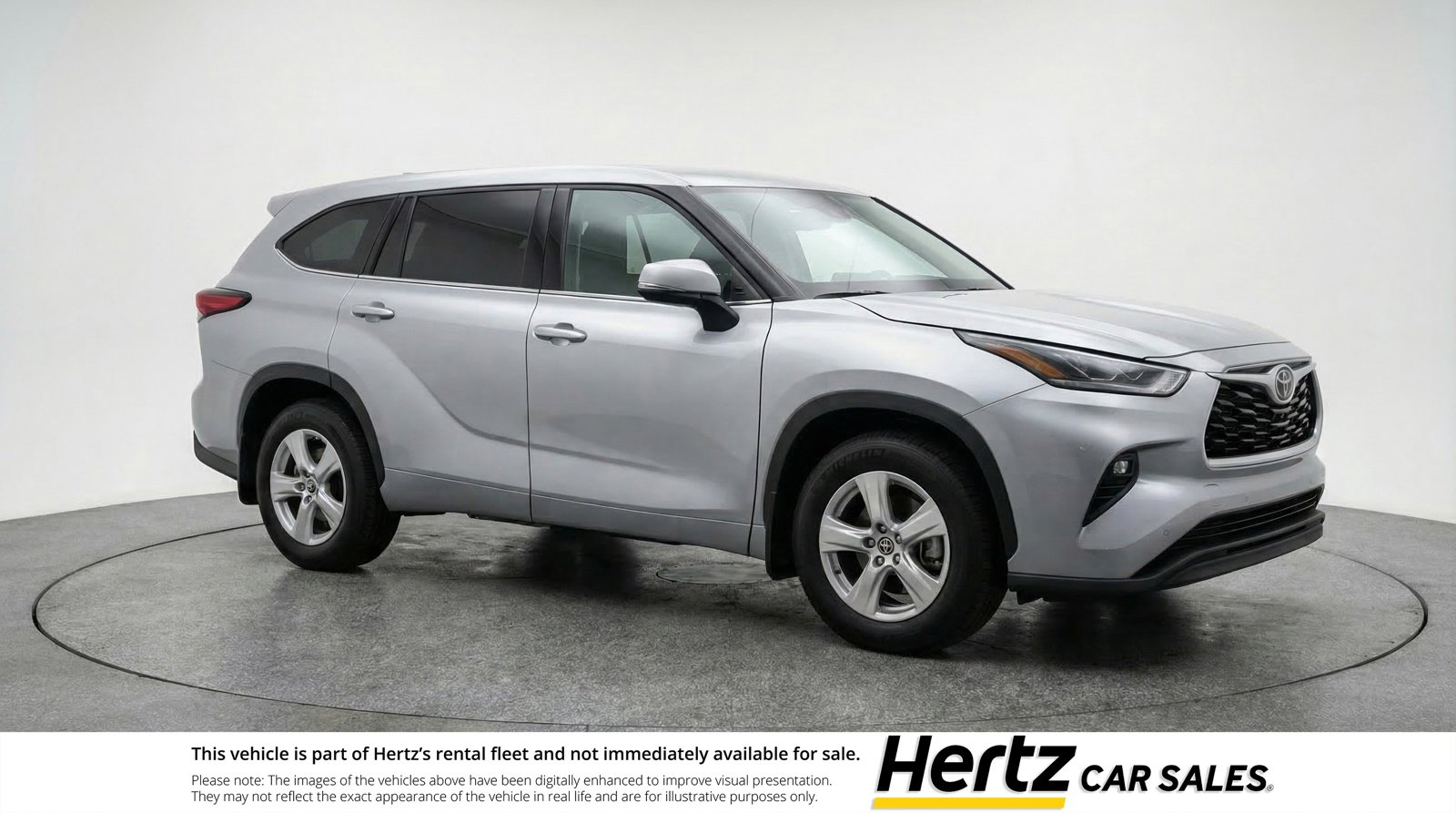 Used 2025 Toyota Highlander LE FWD image 1