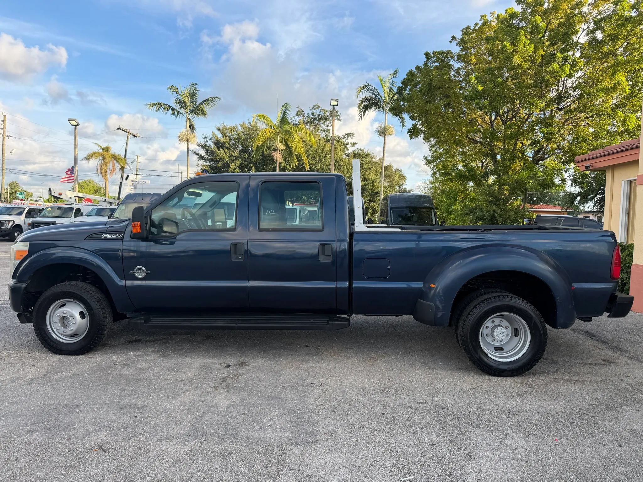 Used 2015 Ford F350 4x4 Crew Cab DRW Super Duty w/ Power Equipment Group image 2