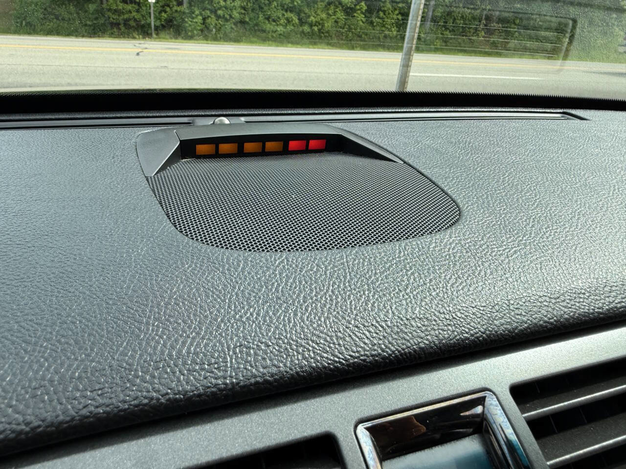 Used 2008 Cadillac DTS w/ Trunk Convenience Package FWD image 12