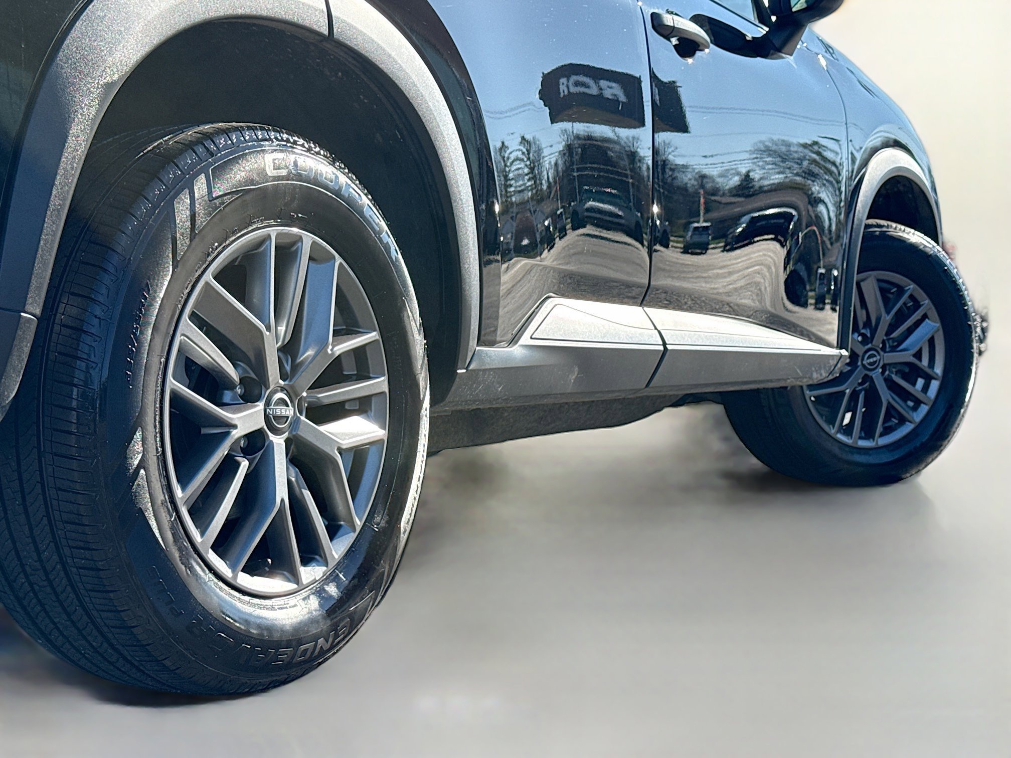 Used 2024 Nissan Rogue S AWD/4WD image 15