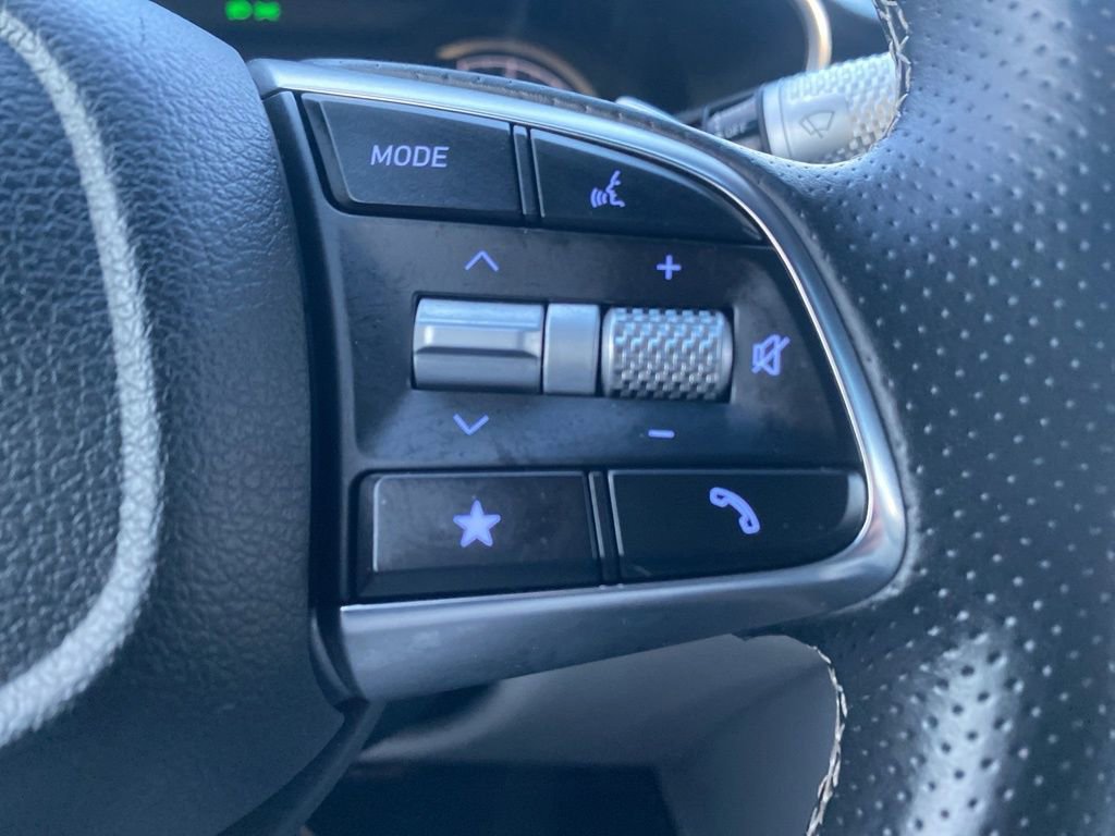 Used 2025 Genesis G70 2.5T image 17