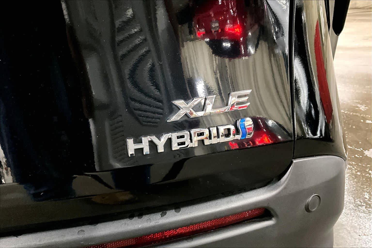 Certified 2023 Toyota Sienna XLE w/ XLE Plus Package AWD/4WD image 19