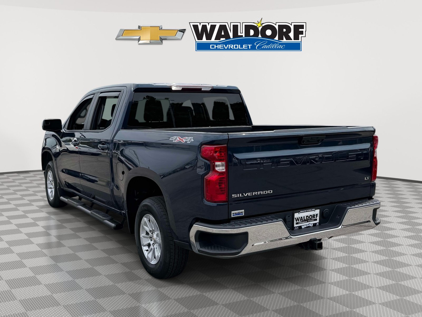 Used 2023 Chevrolet Silverado 1500 LT AWD/4WD image 4