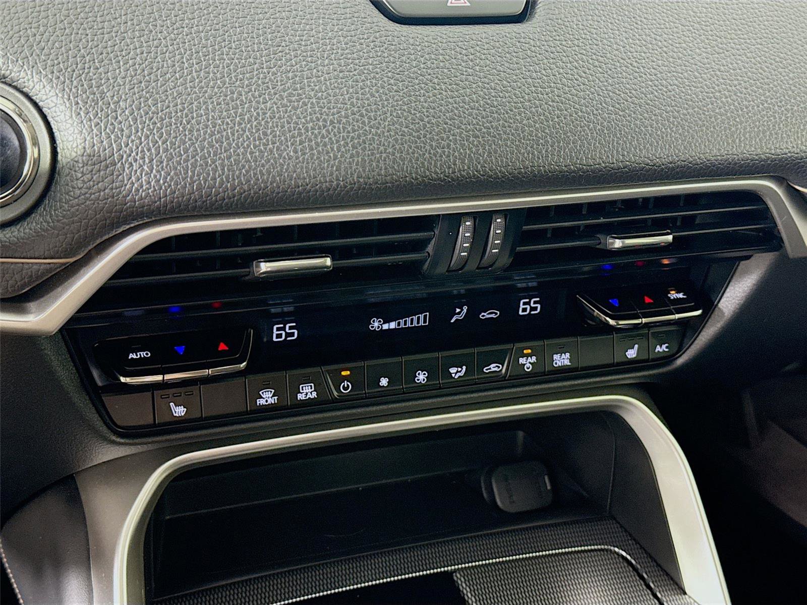 Used 2025 MAZDA CX-90 3.3 Turbo w/ Preferred Package AWD/4WD image 9