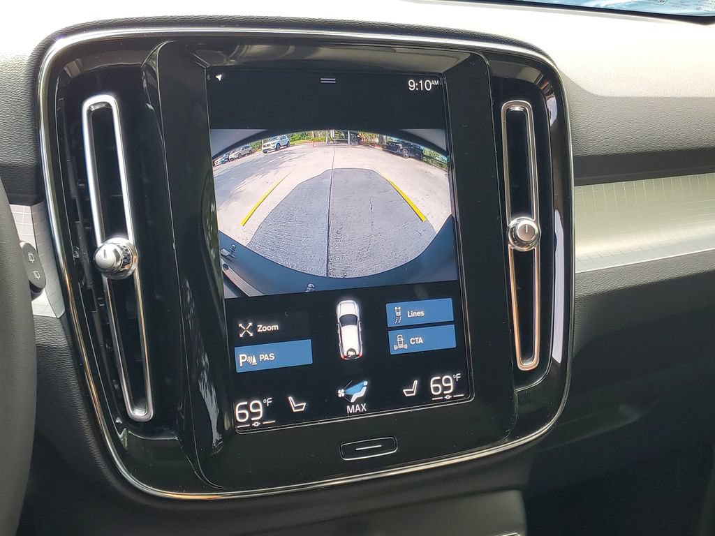 Certified 2022 Volvo XC40 T4 Momentum w/ Premium Package FWD image 26