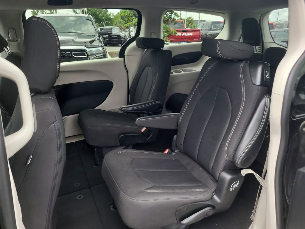 Used 2024 Chrysler Voyager LX image 11