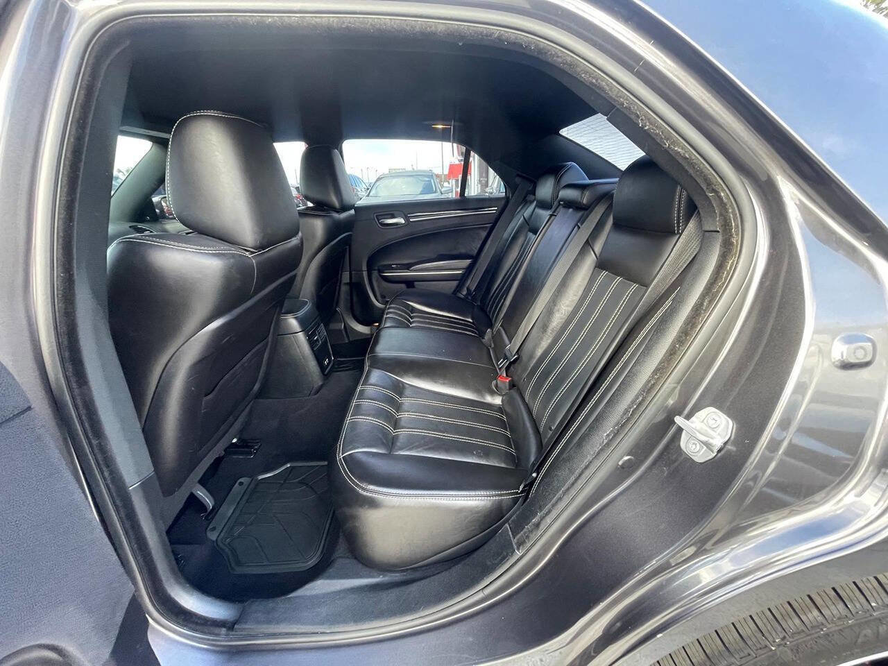 Used 2019 Chrysler 300 S image 4