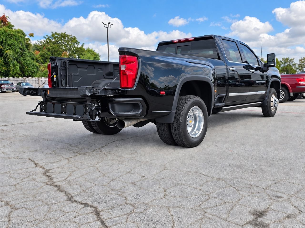 Used 2024 Chevrolet Silverado 3500 High Country w/ High Country Premium Package AWD/4WD image 6