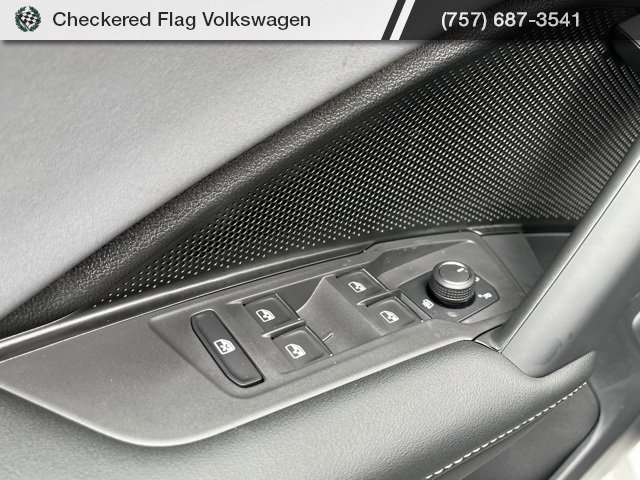 New 2025 Volkswagen Tiguan SE image 27