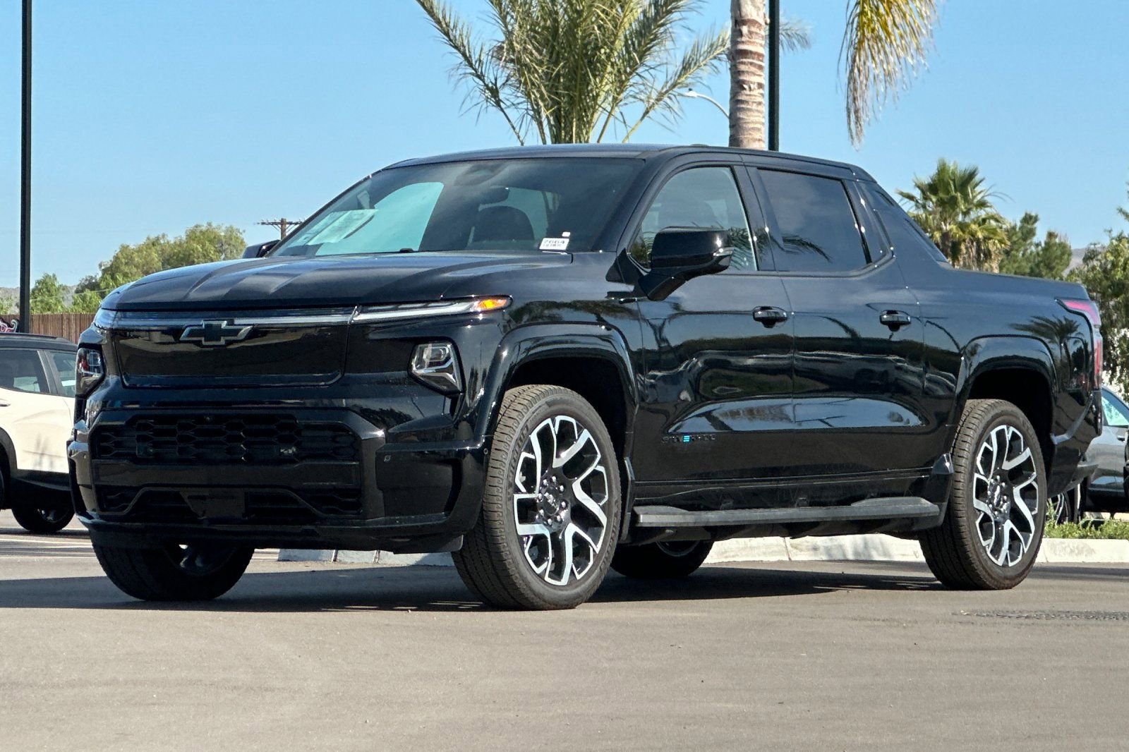 Used 2024 Chevrolet Silverado EV RST AWD/4WD image 8