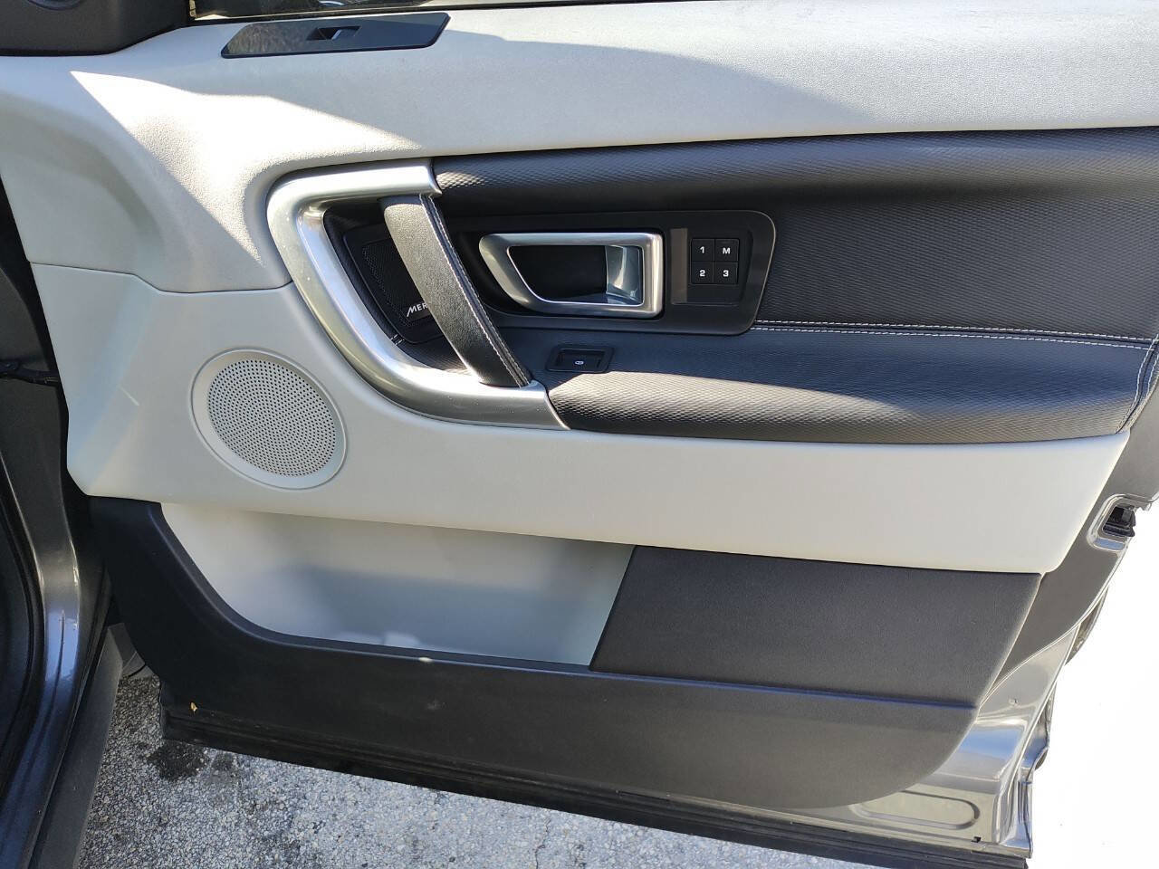 Used 2017 Land Rover Discovery Sport HSE image 53