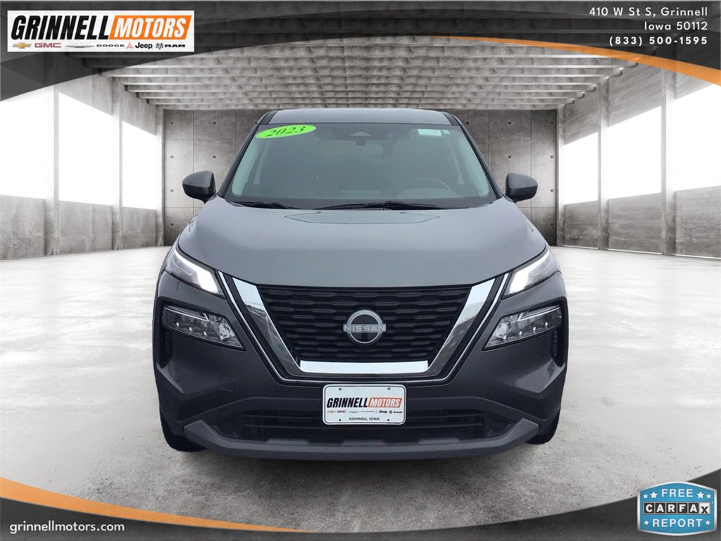 Used 2023 Nissan Rogue SV image 2
