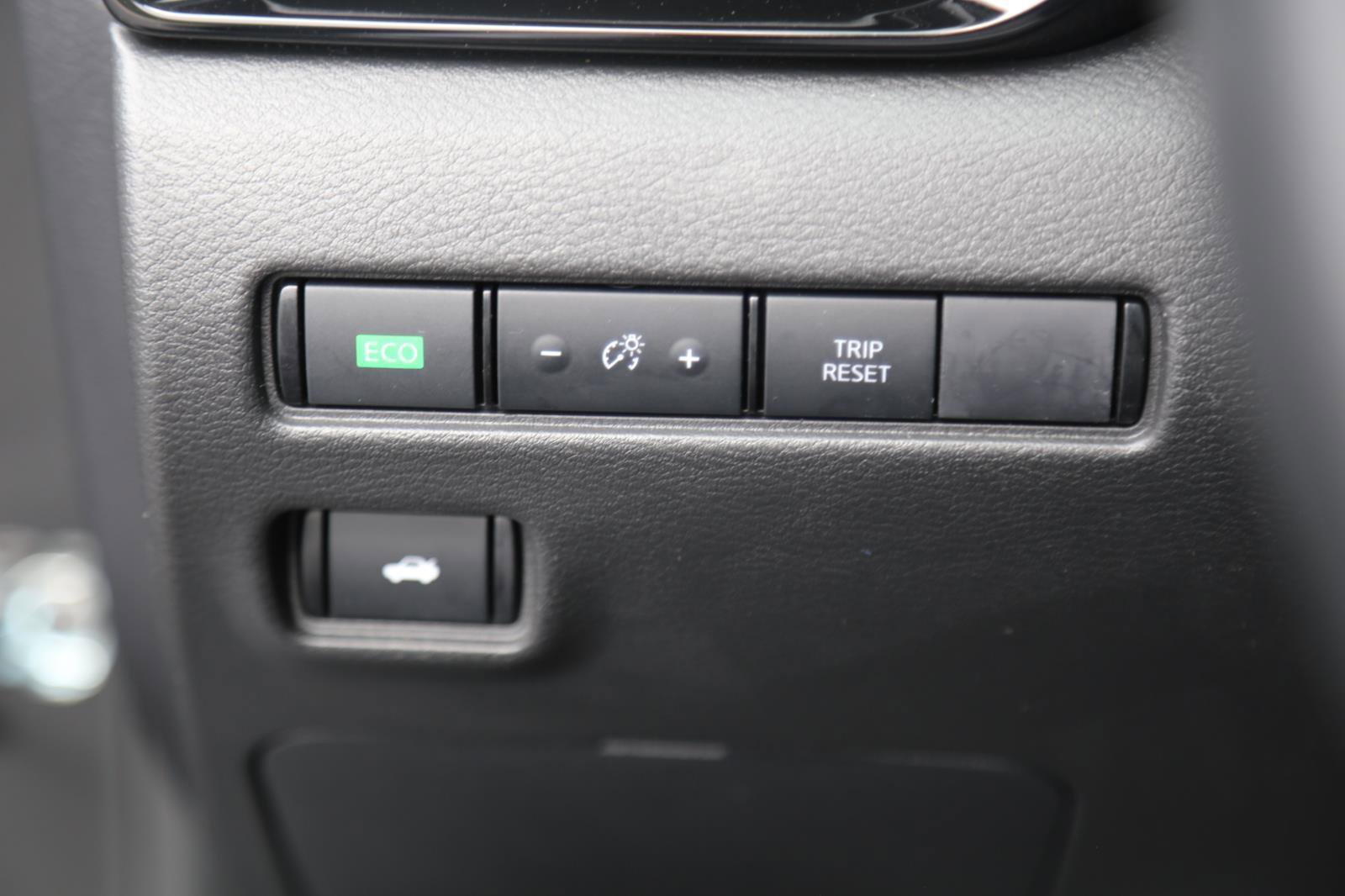 Used 2025 Nissan Sentra SV FWD image 7