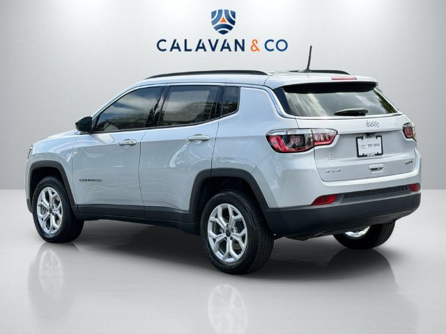 Used 2025 Jeep Compass Latitude AWD/4WD image 5
